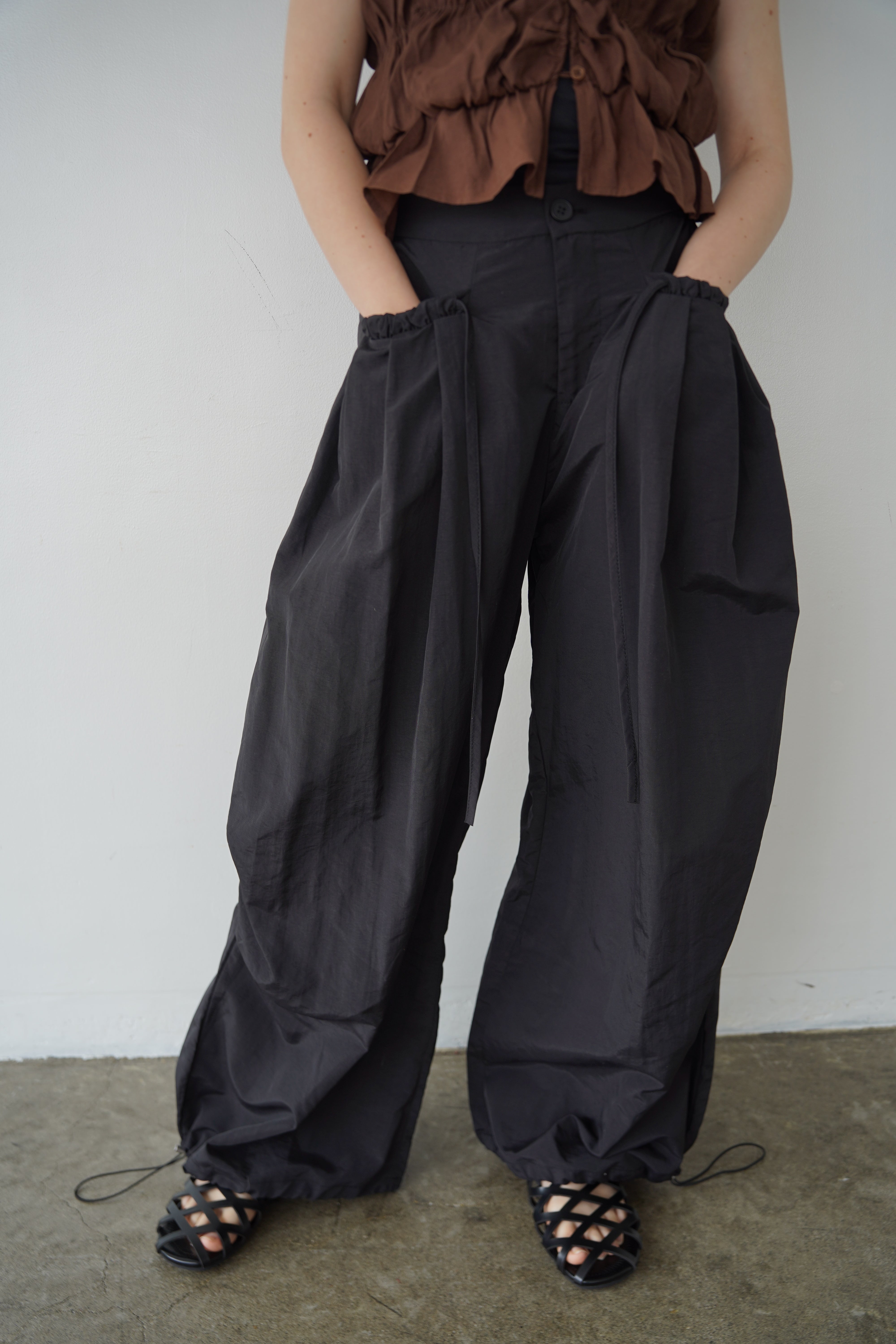 Pocket frill parachute pants