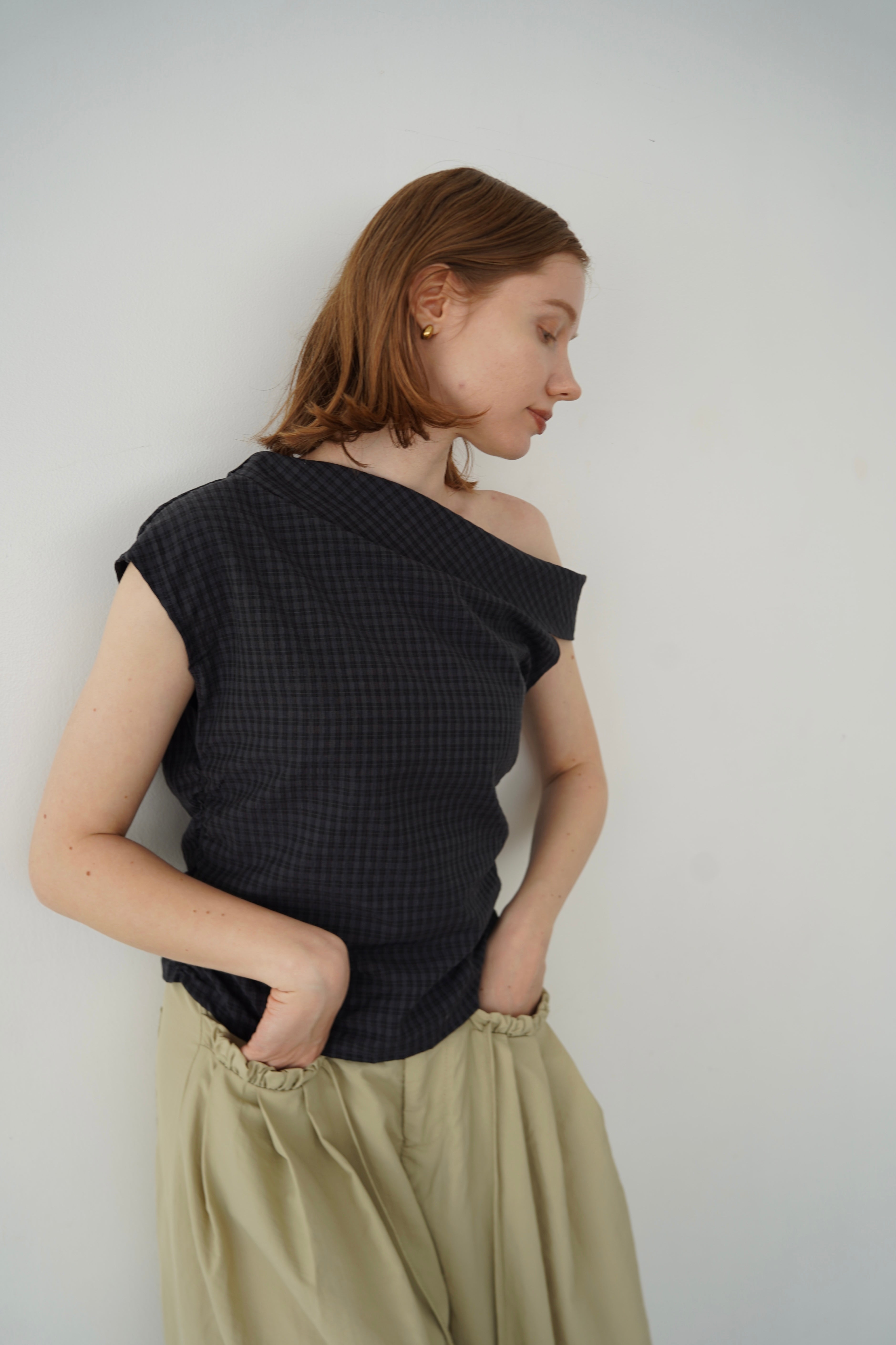 Asymmetry check blouse