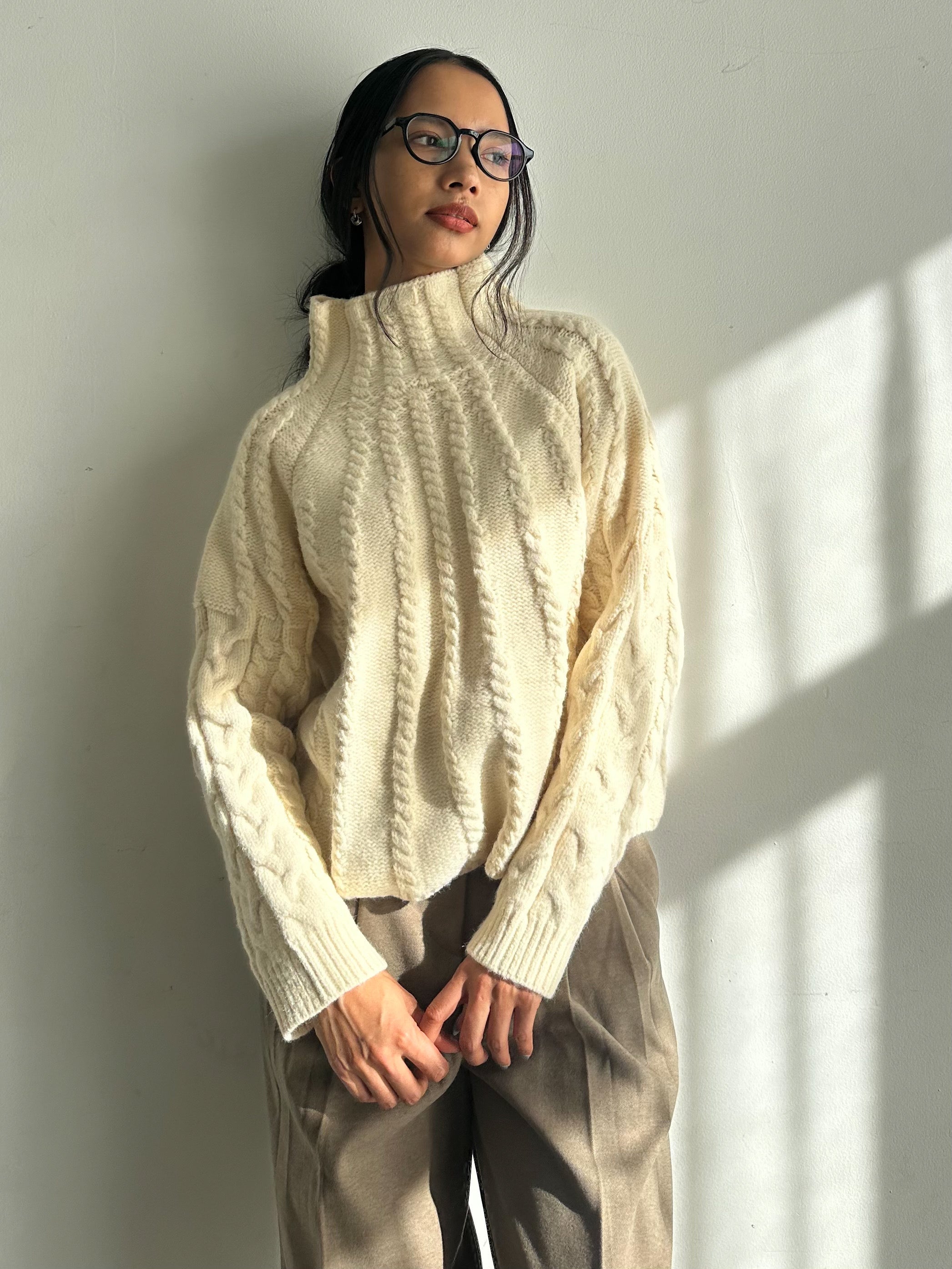 Cable hight neck knit