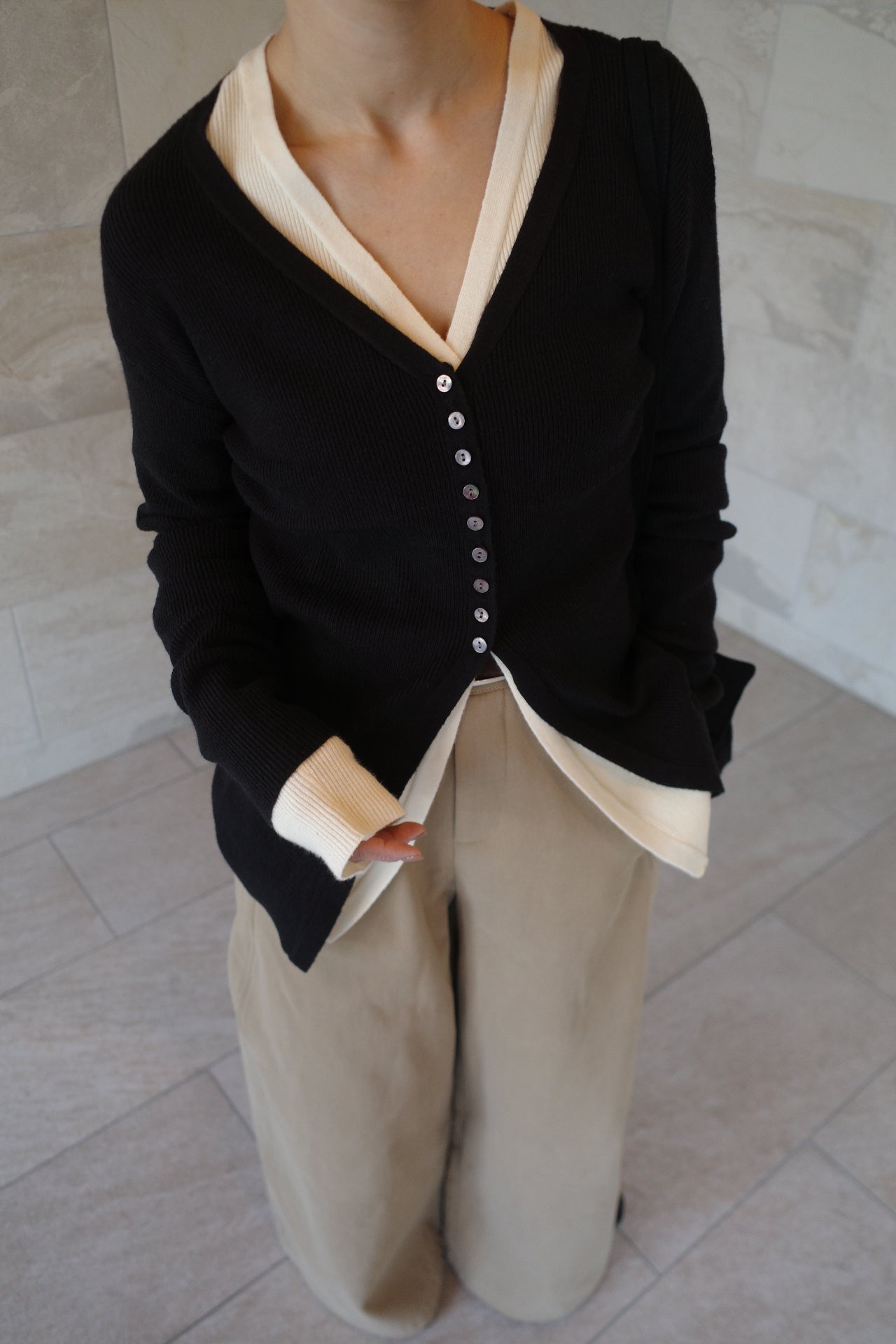 【再入荷】Vneck button lib cardigan
