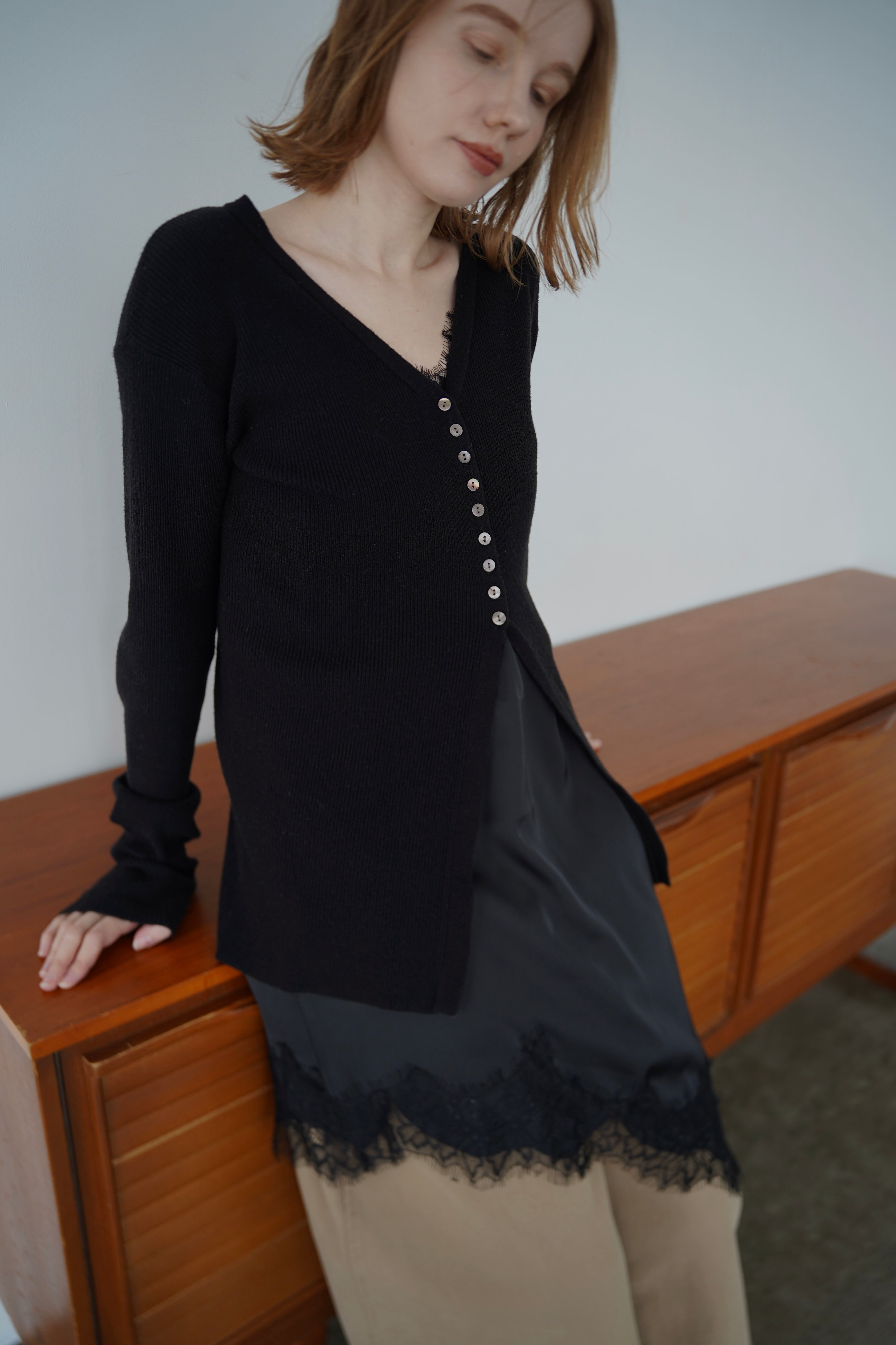 【再入荷】Vneck button lib cardigan