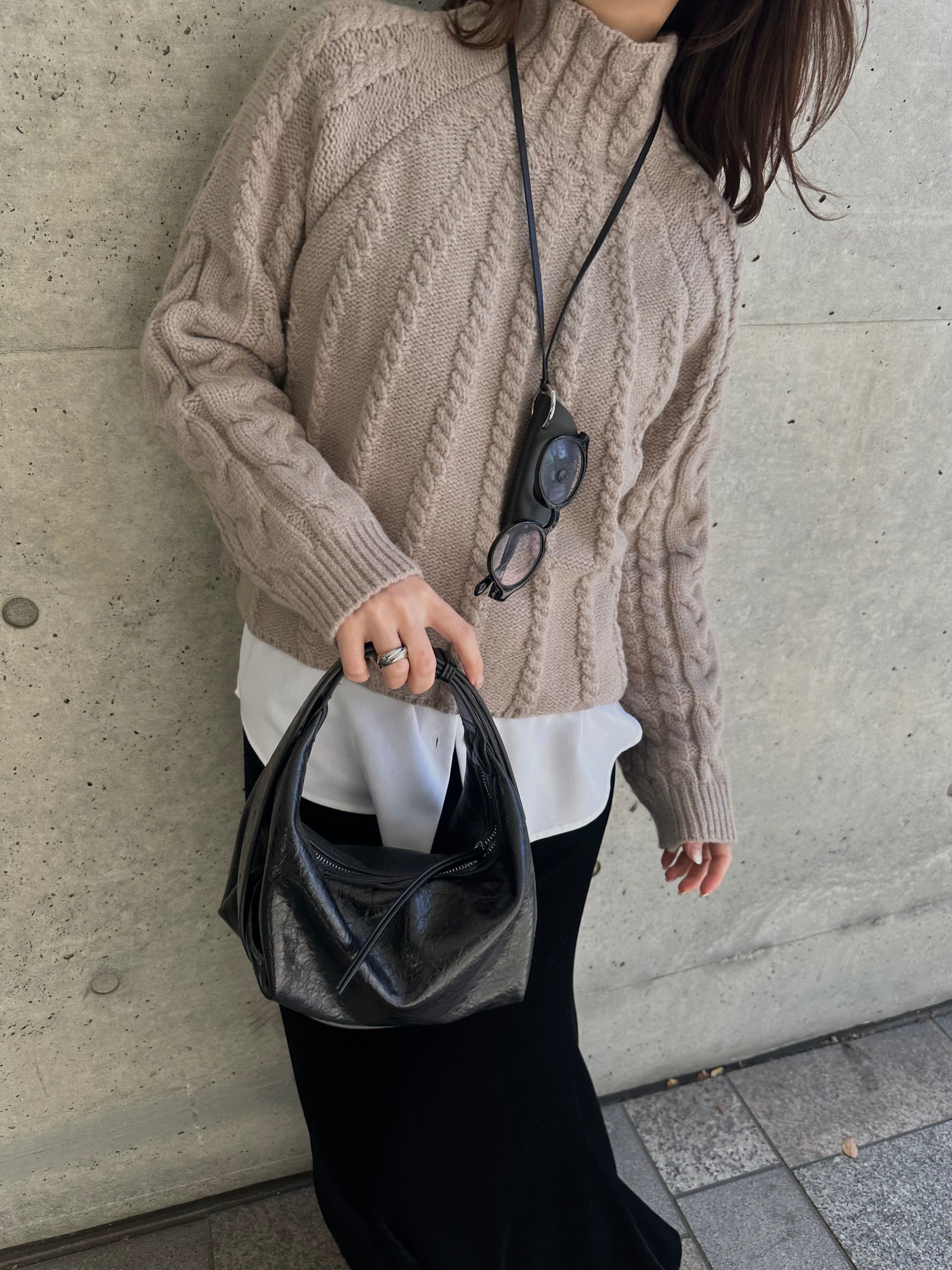 Cable hight neck knit