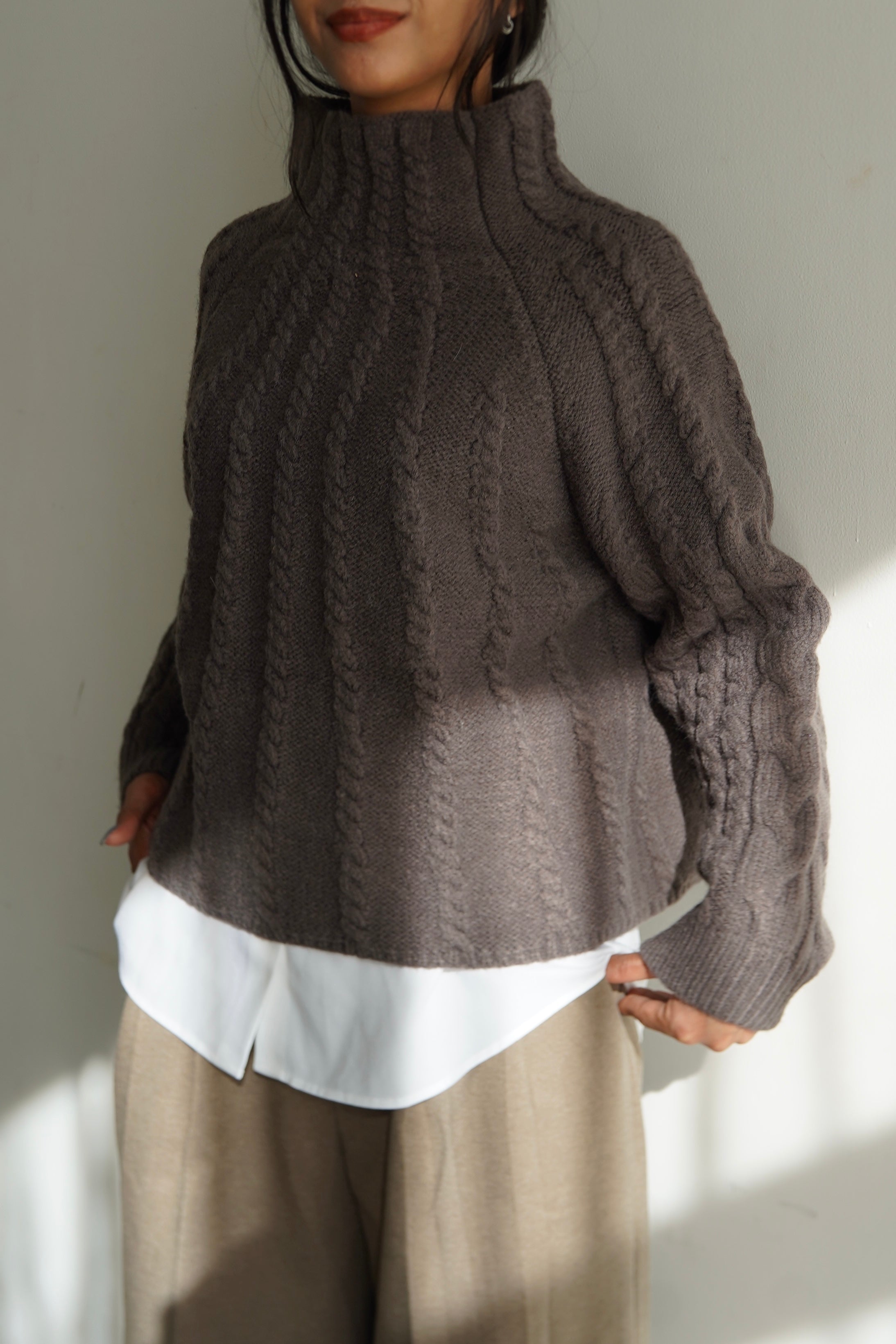 Cable hight neck knit